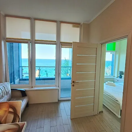 у моря Magnit первая линия Apartment Odesa
